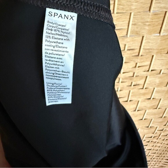 SPANX Faux Leather Black /Metallic Snakeskin Style Bike Shorts Women's Size L - Picture 7 of 7